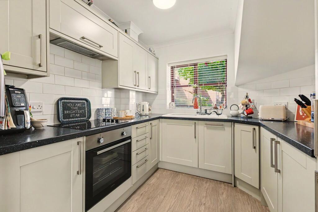 Saffron Walk, Stratford-Upon-Avon, CV37 photo 4