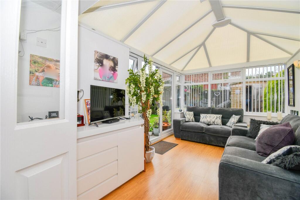 Kingfisher Way, Saughall Massie, Wirral - More