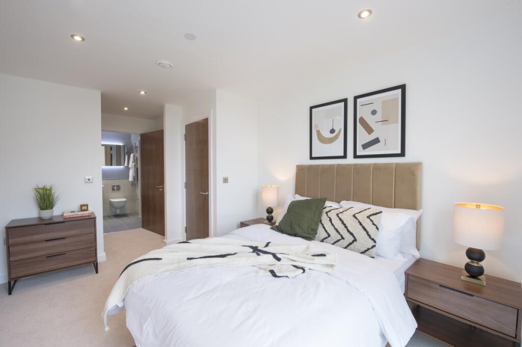 Main image of property: Thames Quarter, Reading