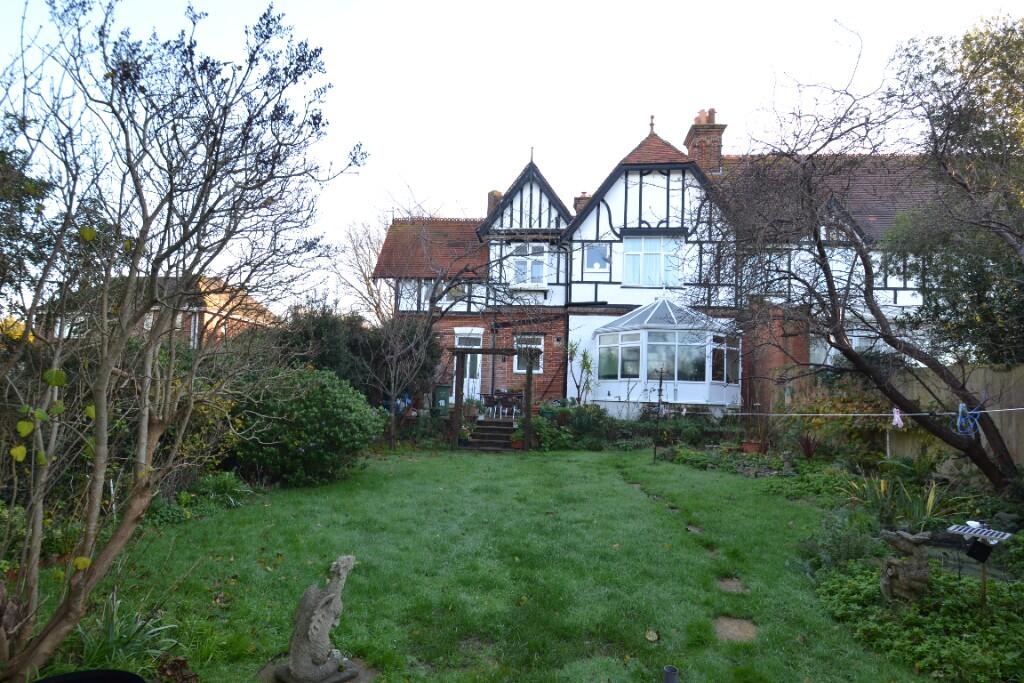 High Park Road, Ryde, Isle Of Wight, PO33 photo 2