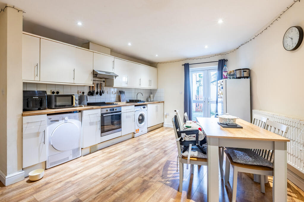 Main image of property: Flat 4 Portview Road, Avonmouth, Bristol