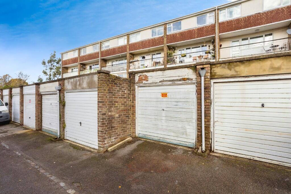 Apartment in Horsham, New Town - View 2