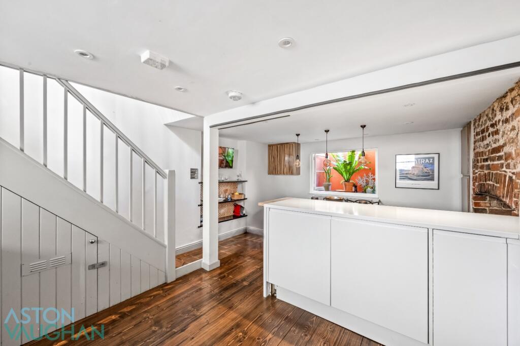 2 bedroom semi-detached house for rent