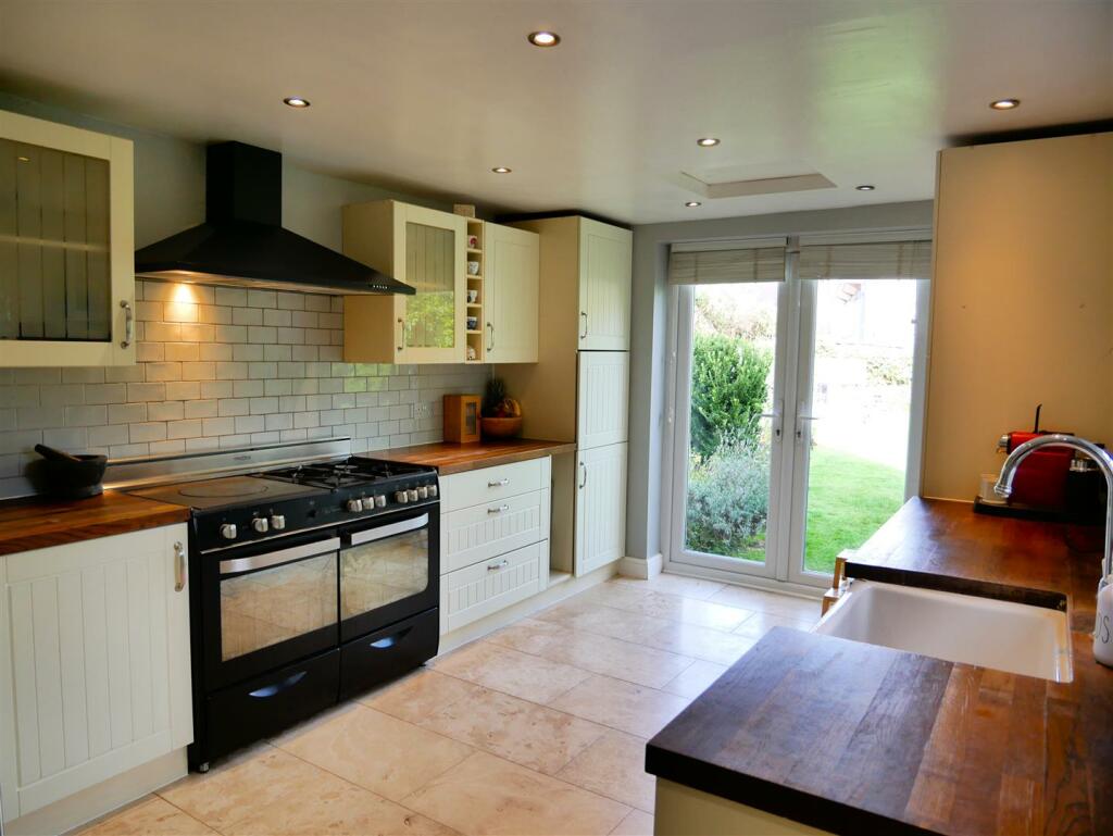 Curzon Street, Calne photo 4