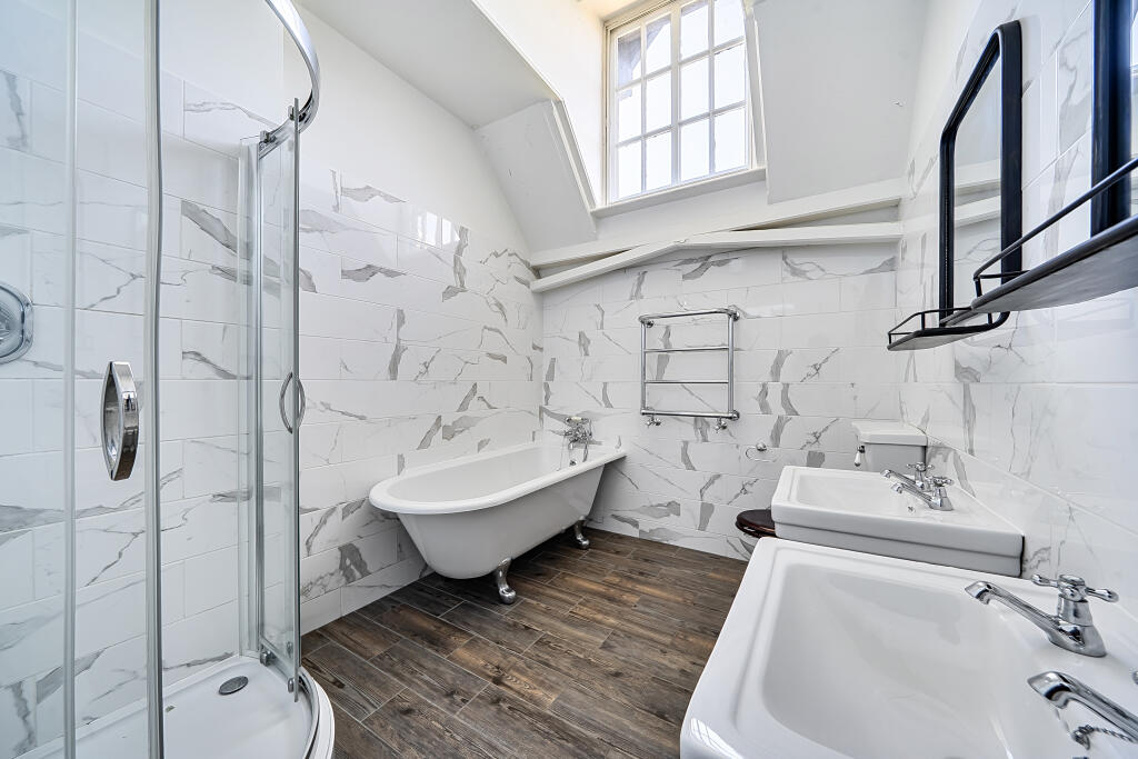 House in Haywards Heath, Lindfield Rural - More