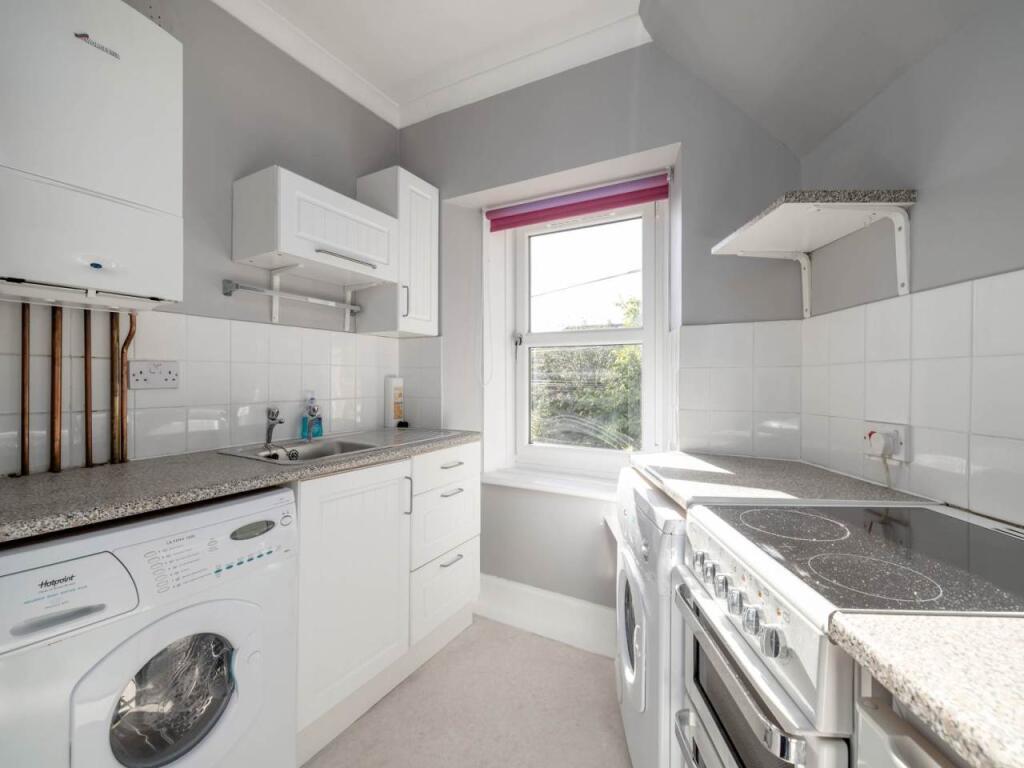Apartment in Edinburgh, Davidson's Mains - View 5