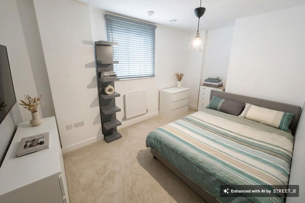 Apartment in Southampton - View 5