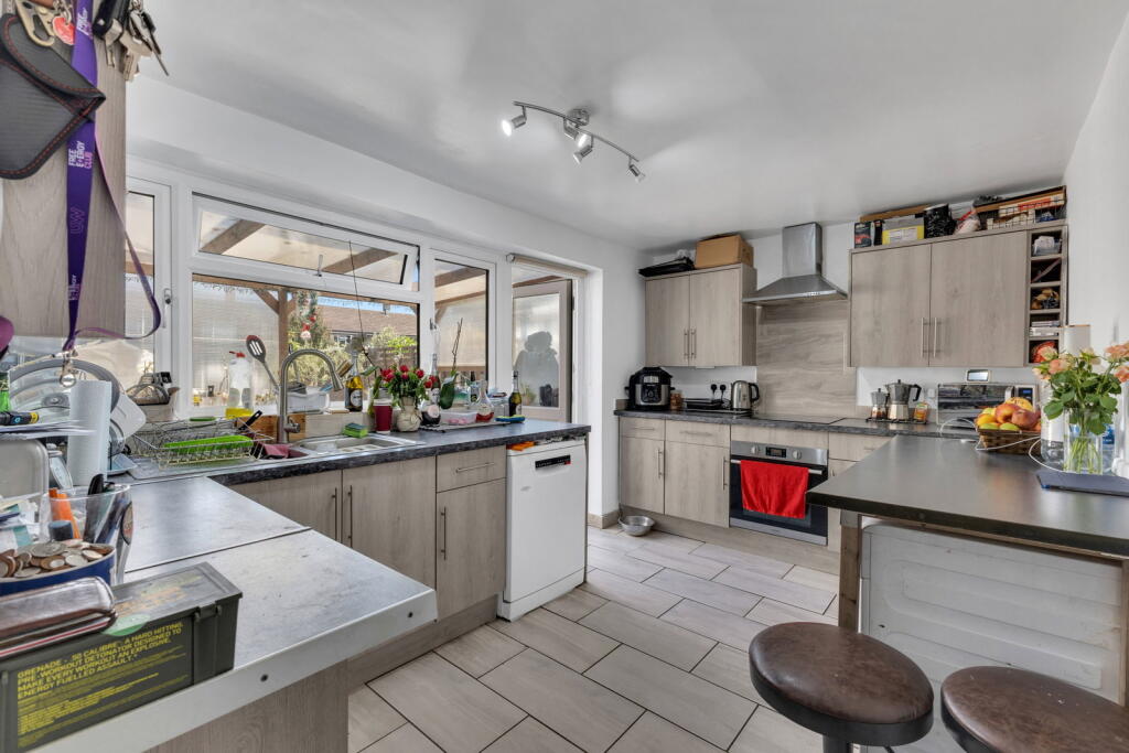 House in Houghton Regis, Central Bedfordshire - View 5
