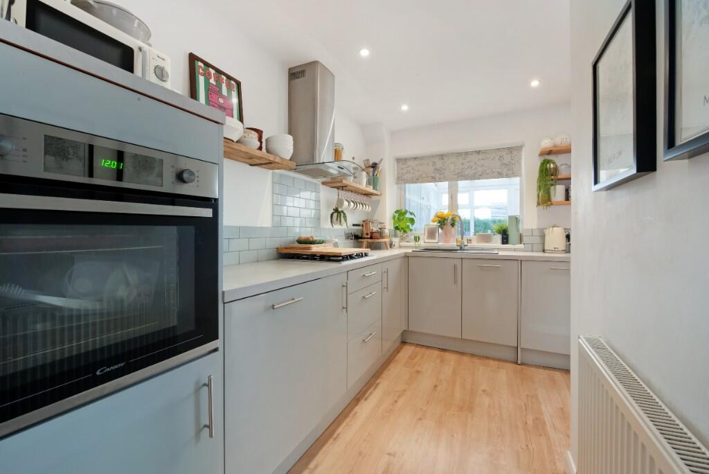 The Hartings, Felpham, Bognor Regis, West Sussex, PO22 photo 2