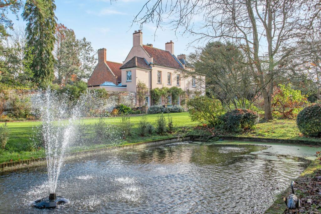 Main image of property: Distinguished Georgian Home in a Substantial Plot in Hillington