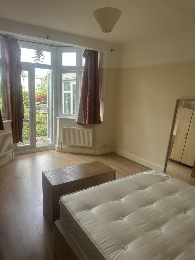 House in London - View 4