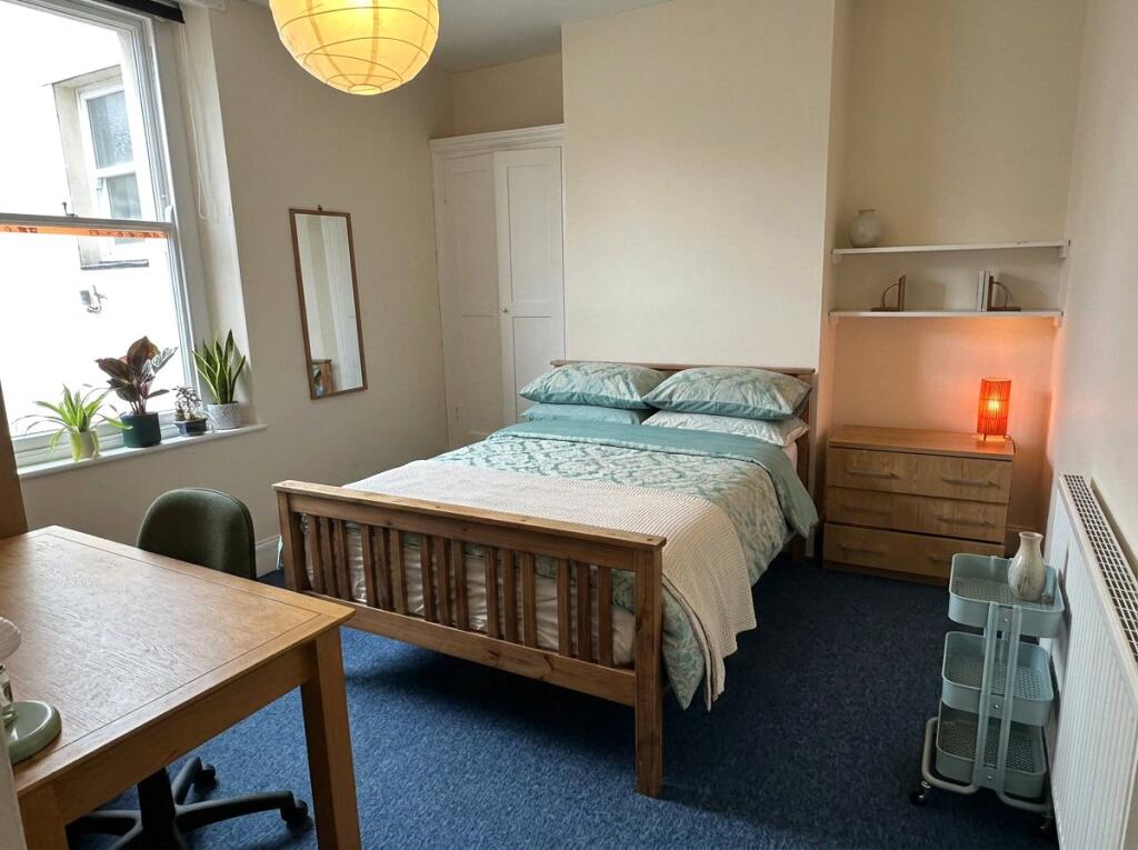 6 bedroom house for rent