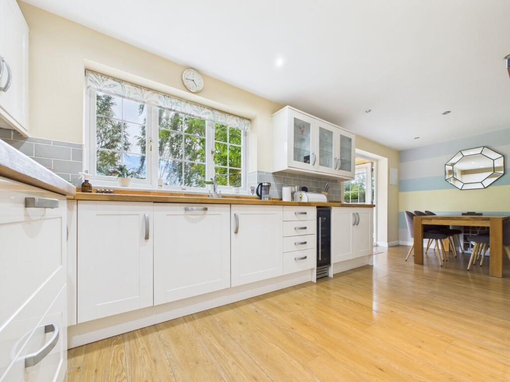 36 Fair Oak, Newport photo 4