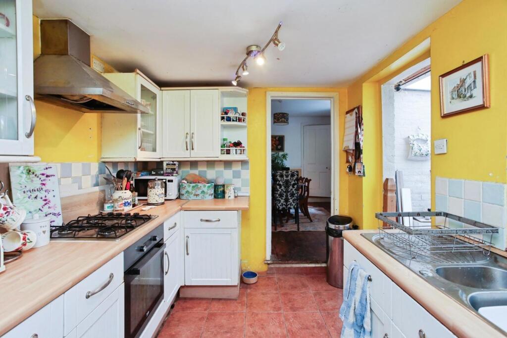 House in Tunbridge Wells, Hawkhurst - More