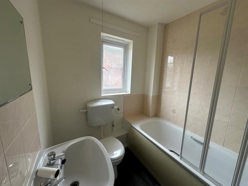 Apartment in Bournemouth, Charminster - More