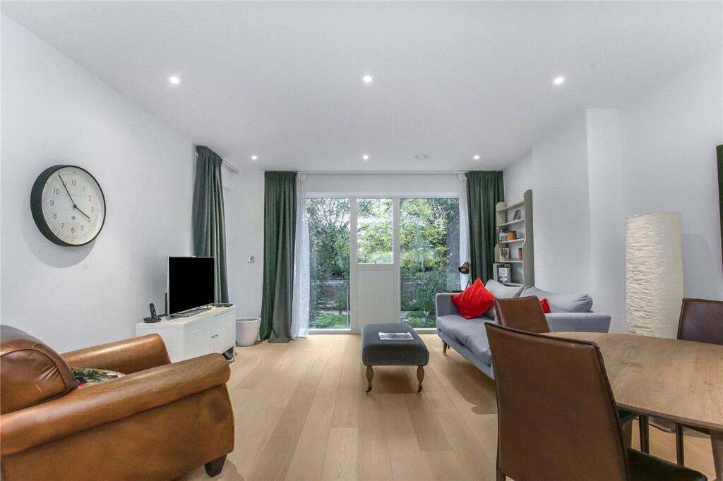 Apartment in London - More