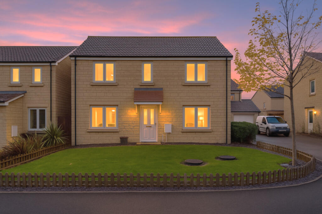 4 bed detached - Buttercup Close, Frome, BA11 image 5