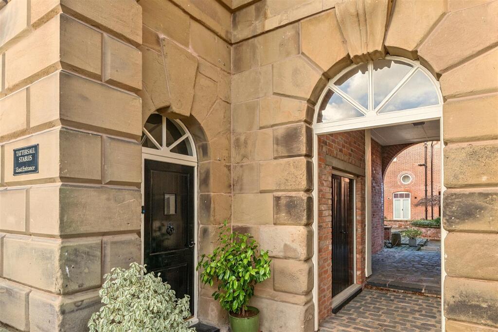 Wynnstay Hall Estate, Ruabon. photo 4
