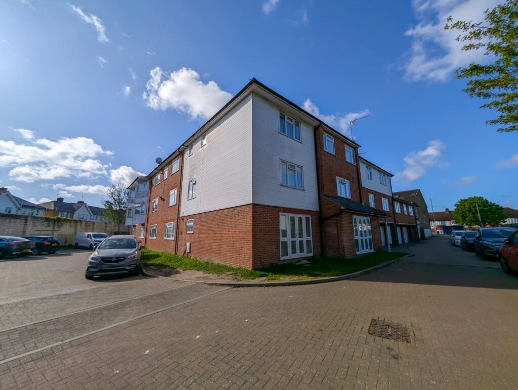 Main image of property: Parkwoods, Rochester Road, Gravesend, Kent, DA12 2DW