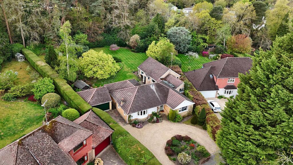 Main image of property: Ardwell Close, Crowthorne, Berkshire, RG45 6BA