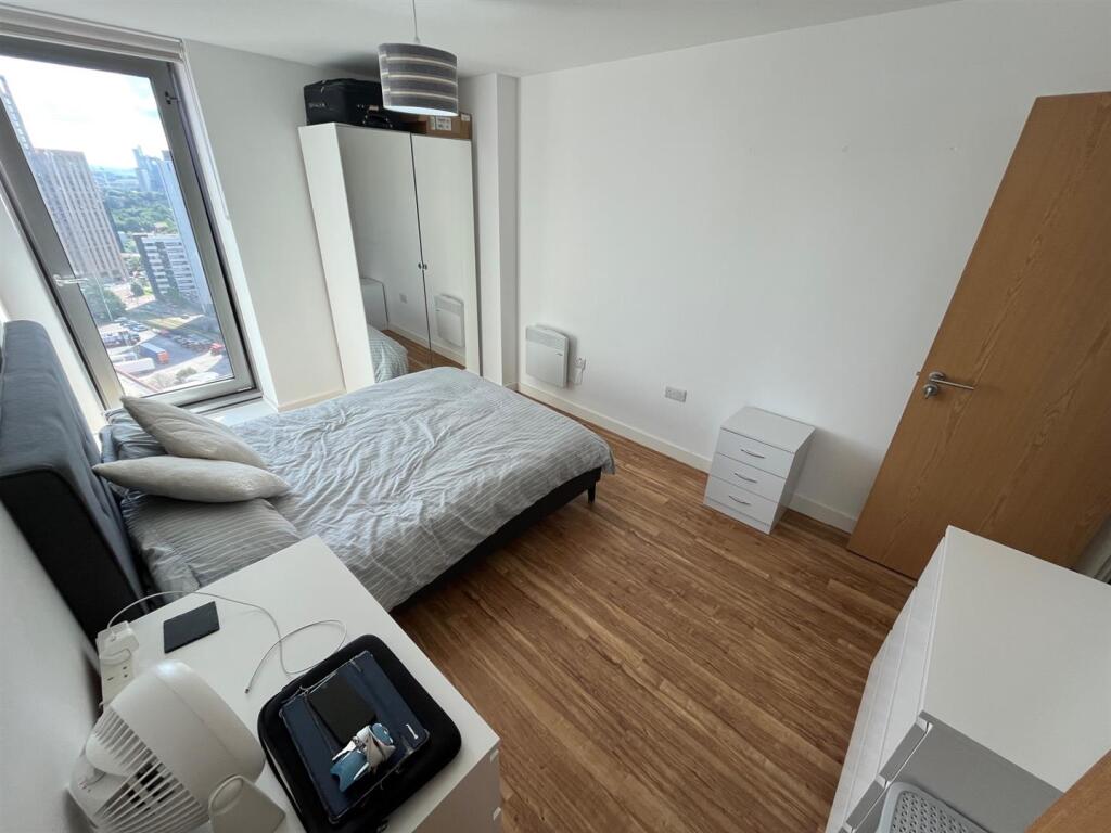 Apartment in Manchester - More