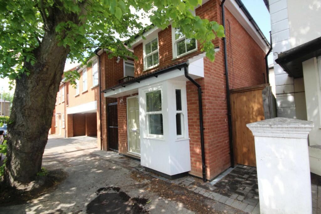 Main image of property: Avenue Road, Brentwood, Essex, CM14