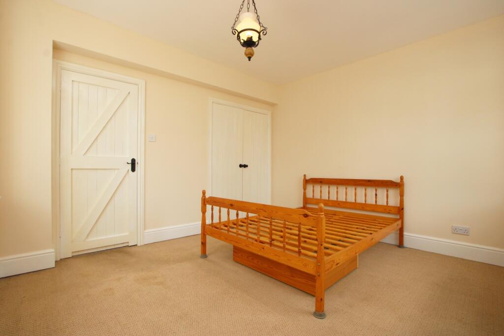 Apartment in Woodford - View 5
