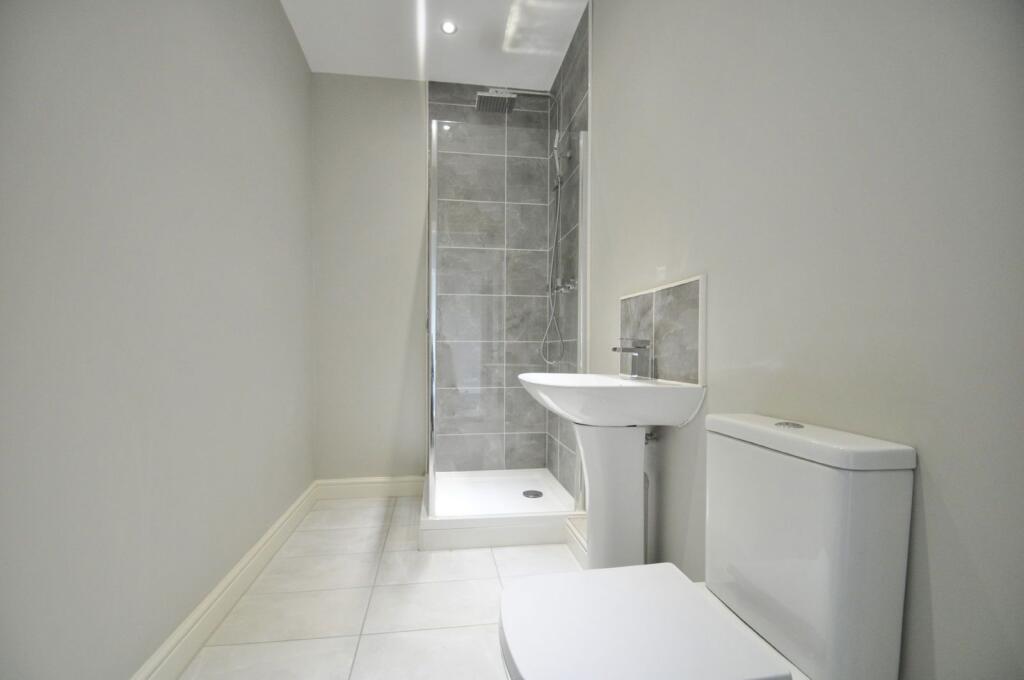 Apartment in Wirral, Liverpool City Region - View 4