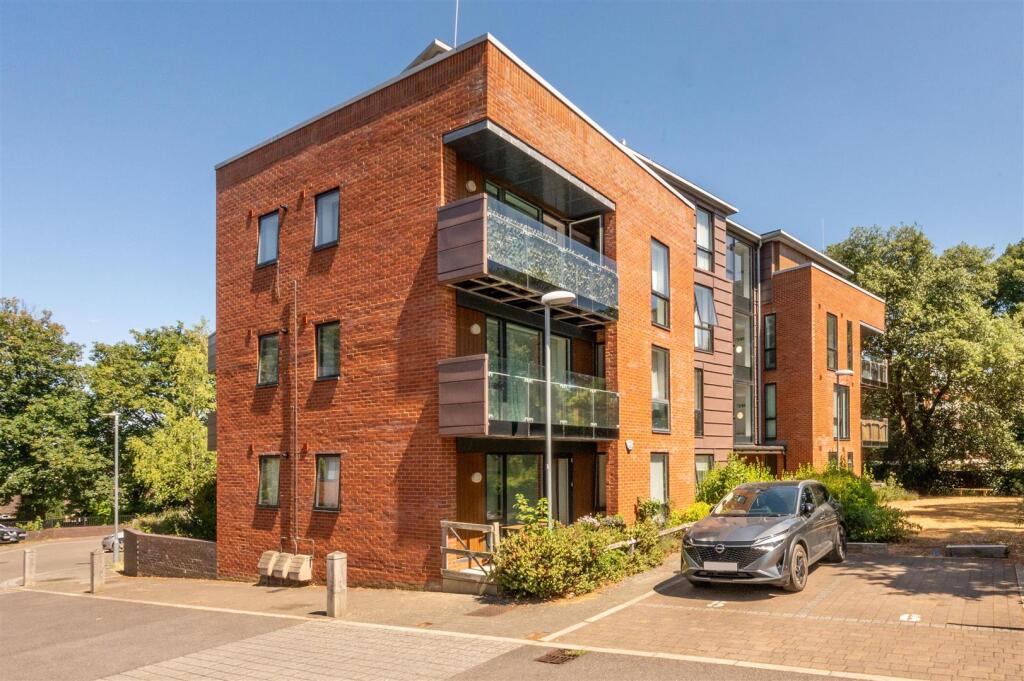 Main image of property: Alleyne Close, Reading RG1