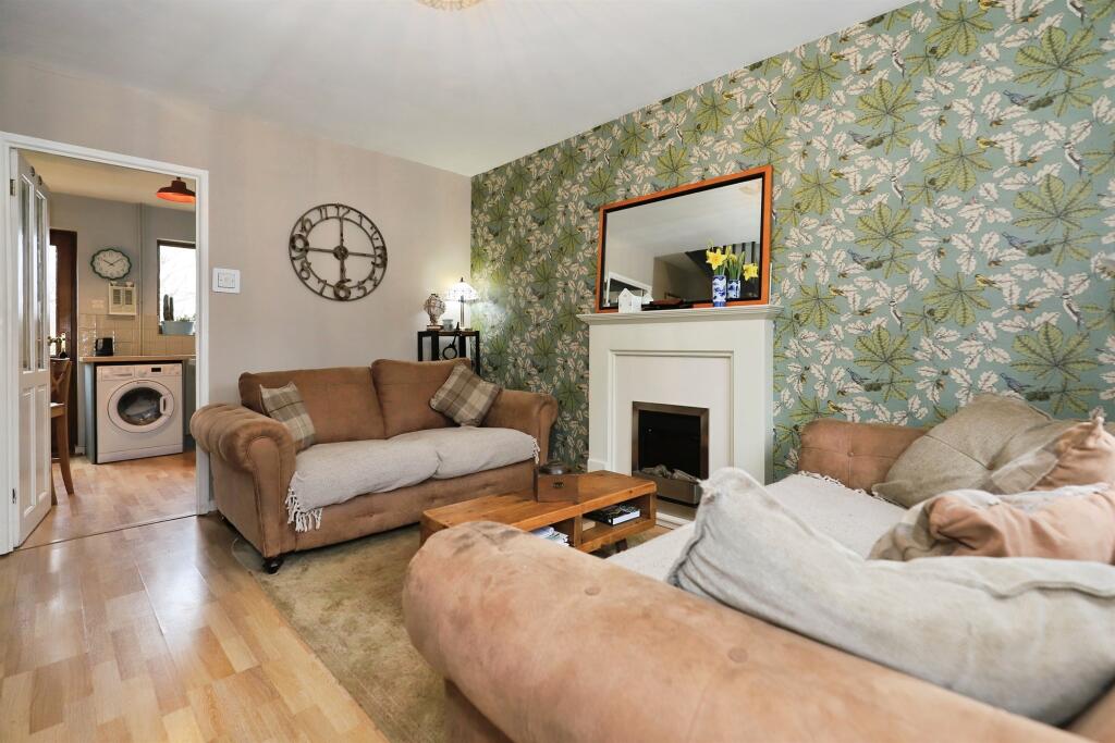 Eleanor Harrison Drive, Cookley, KIDDERMINSTER photo 3