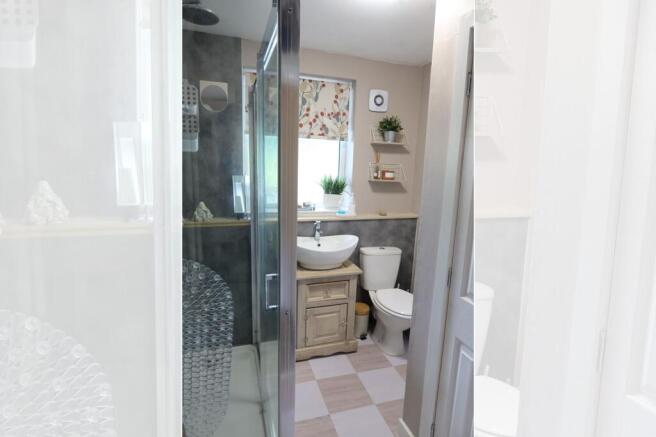 SHOWER ROOM: