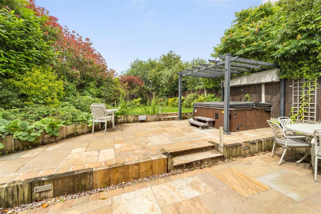 Meadway, Sale photo 3