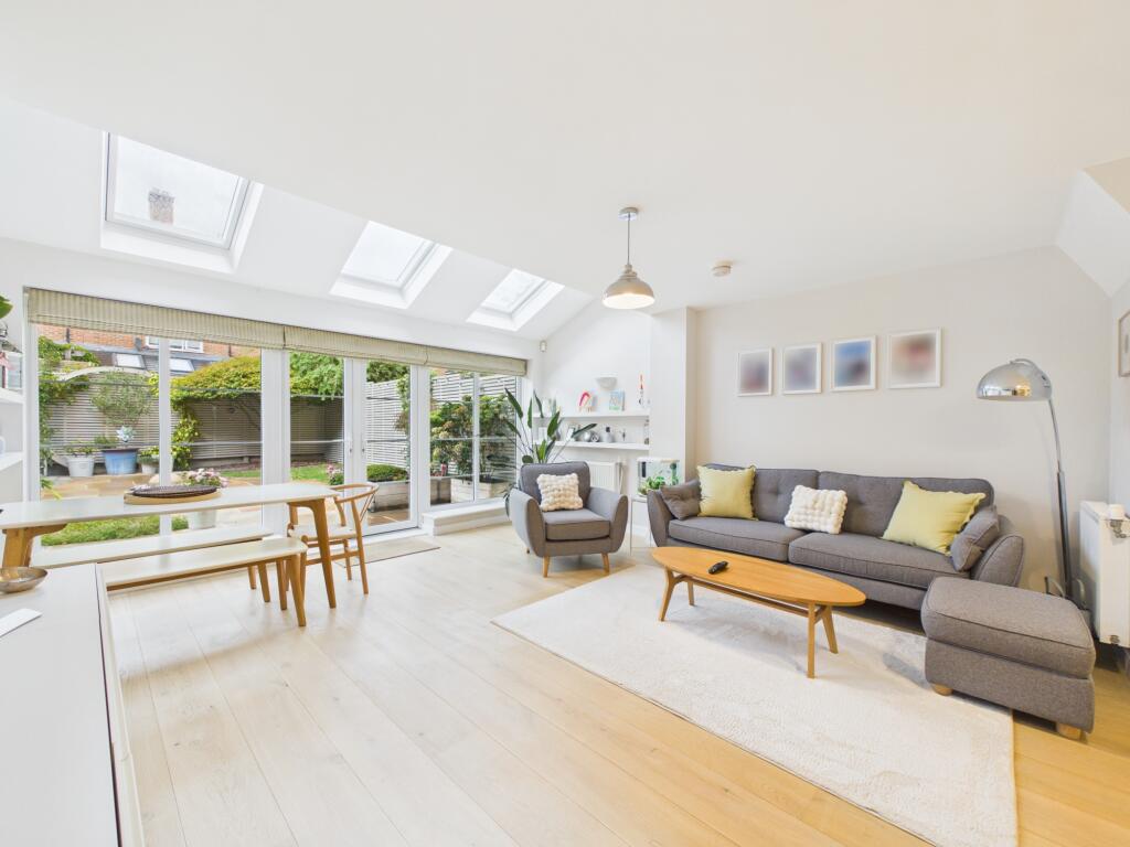House in Redhill - View 2