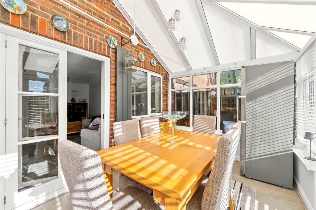 House in London, Hampton - View 3