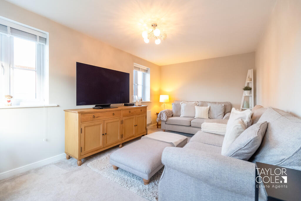 Meadow Way, Tamworth - View 2