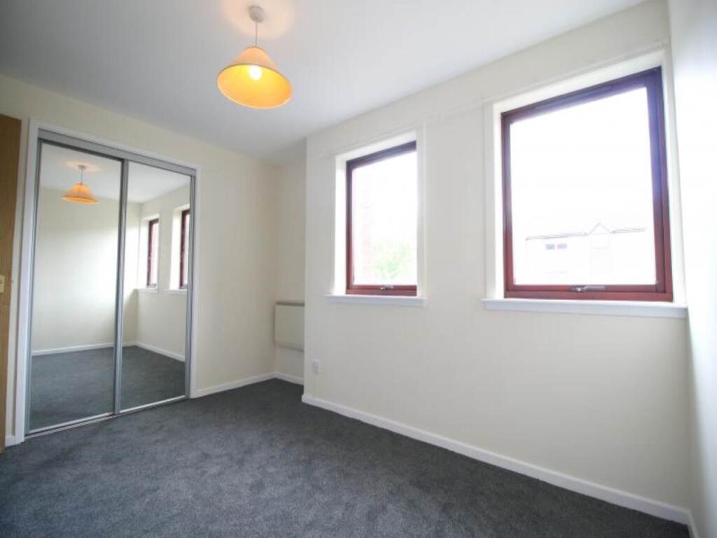 Apartment in Edinburgh, Corstorphine - View 5