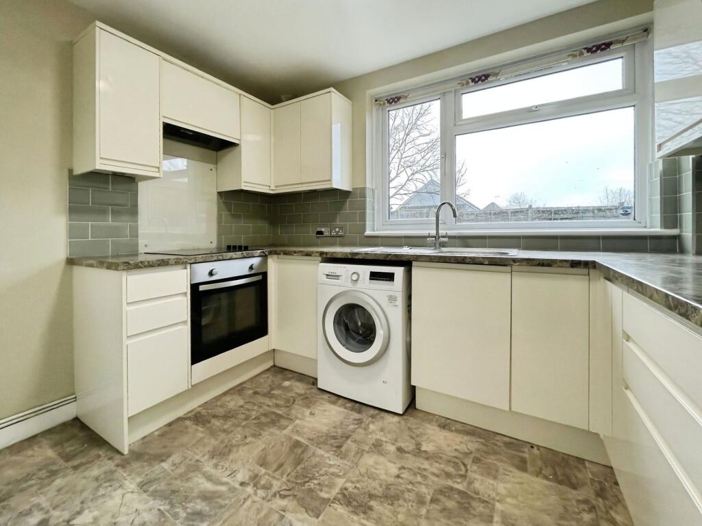 Apartment in Slough - View 5