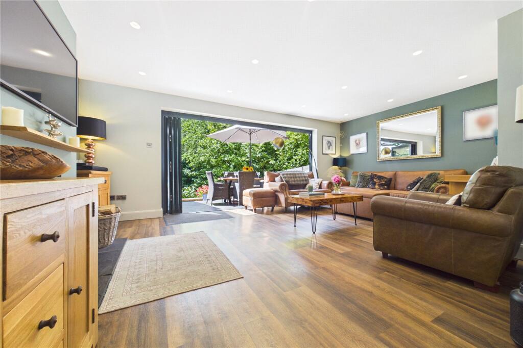 House in Burghfield Common, Burghfield - More