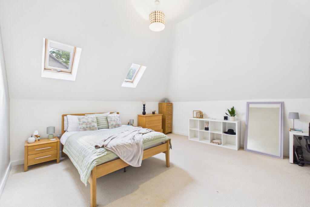 Reading Road, Winnersh, Wokingham, RG41 5HX photo 4