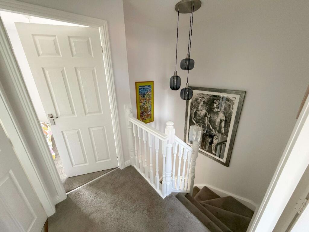 House in Warwick - More
