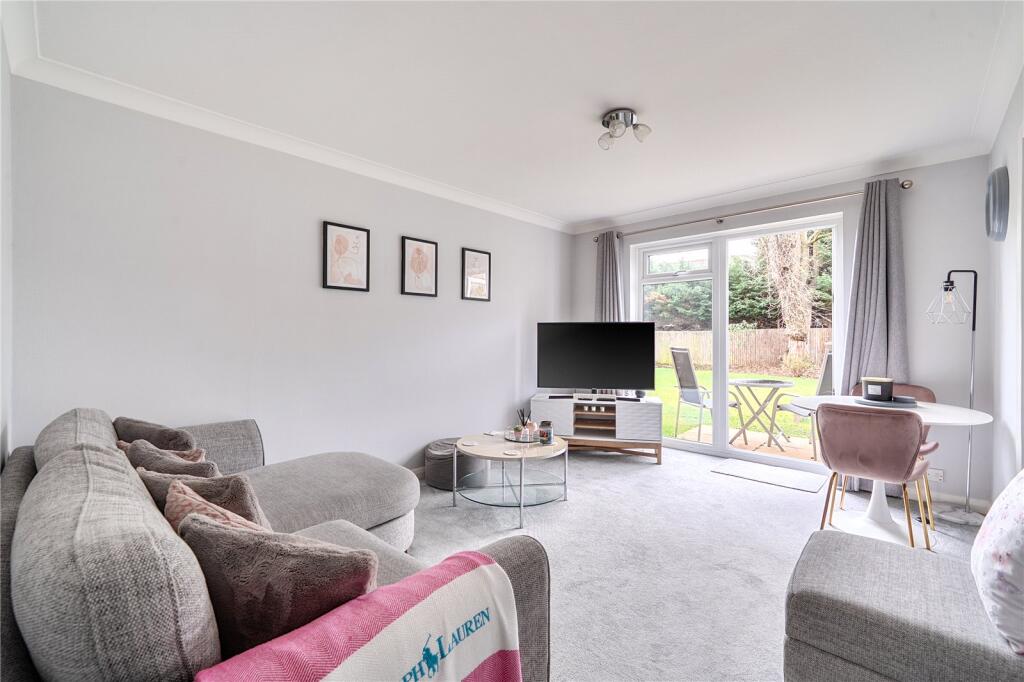 Apartment in Walton-on-Thames, Surrey - View 5
