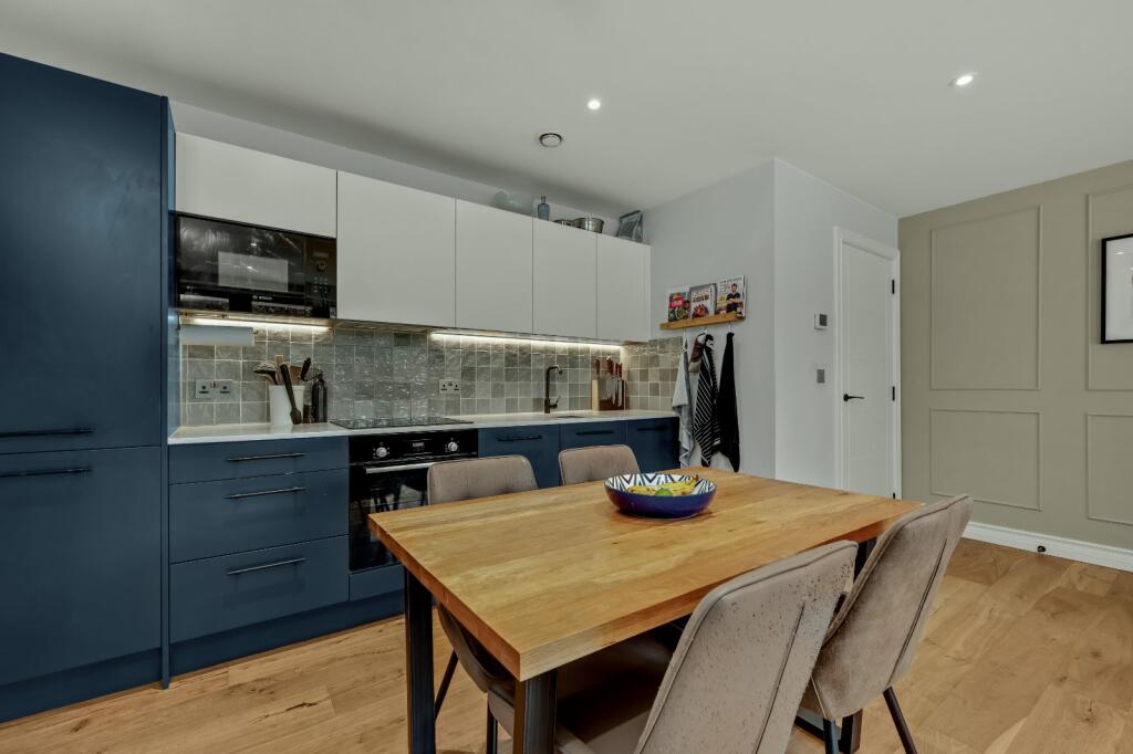 Apartment in Kingston upon Thames - More