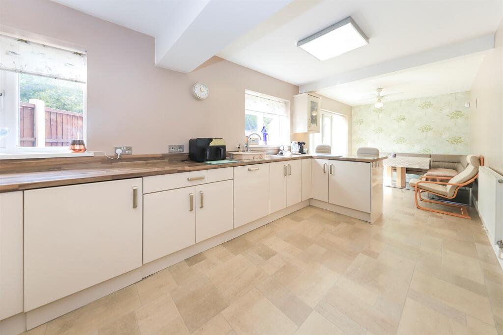 House in Wolverhampton, West Midlands - More