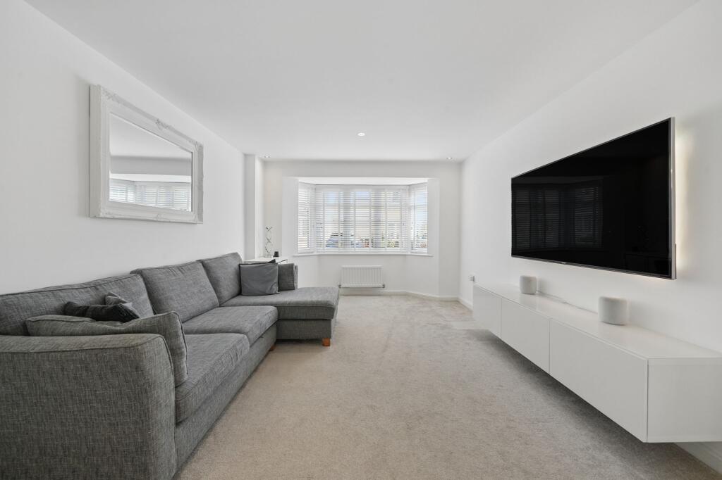 House in West Oxfordshire, Windrush Place, Witney - View 3