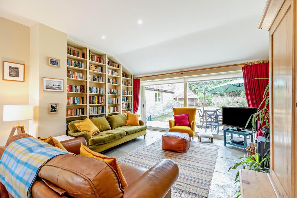 House in Kingsdon - View 5