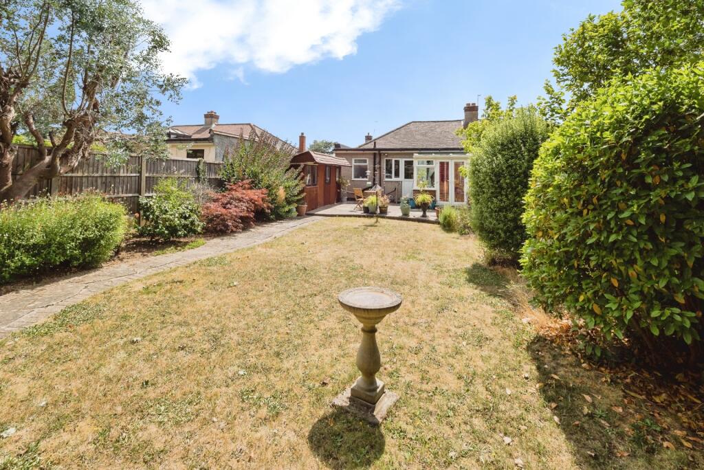 Randall Drive, Hornchurch, Essex, RM12 photo 4