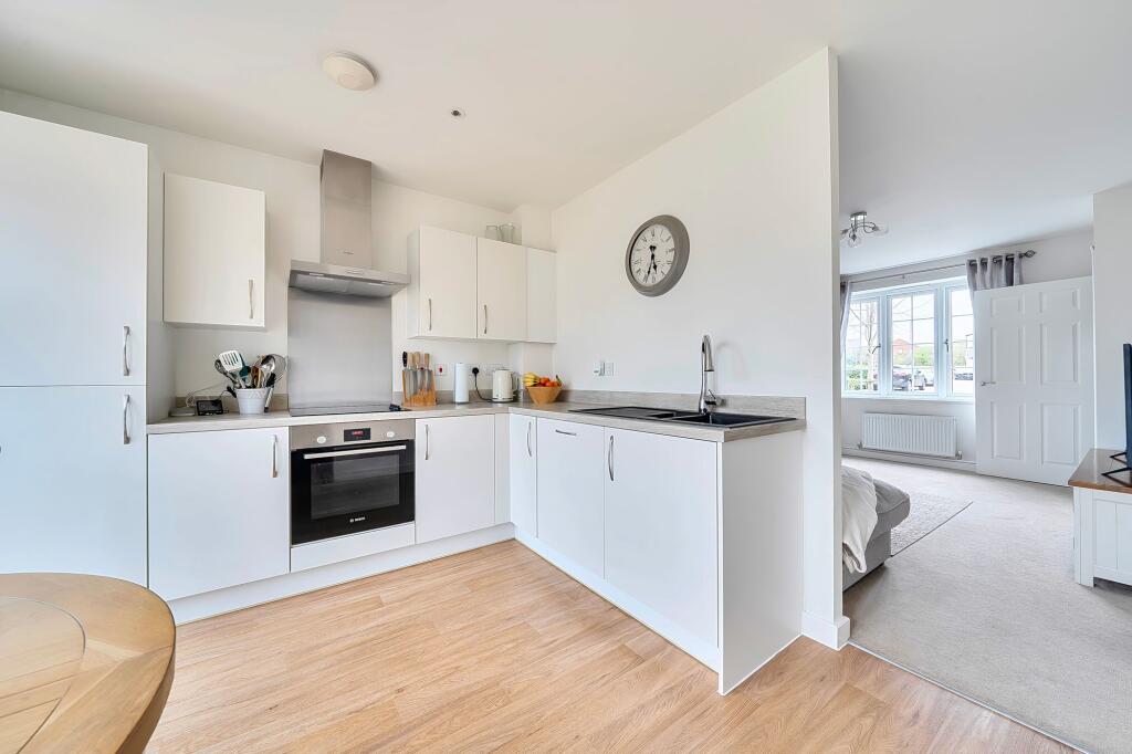 Squirrel Crescent, Thornbury, BS35 photo 3