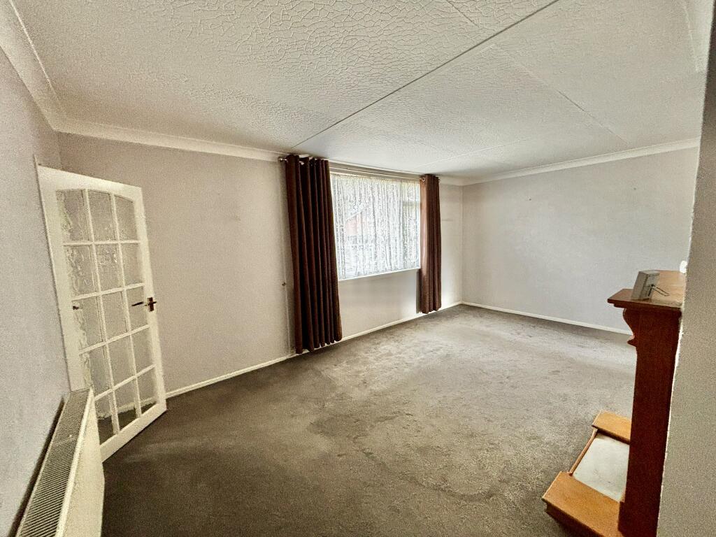 House in Wakefield, Lupset - More