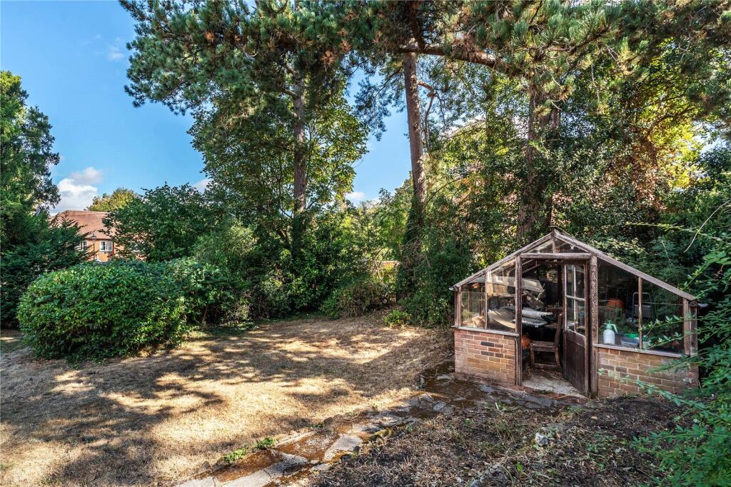 House in Tandridge, Limpsfield - More