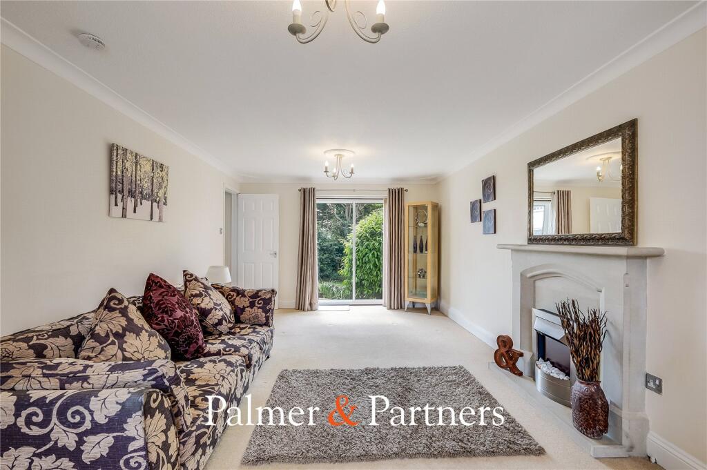 House in Chelmsford, South Woodham Ferrers - More